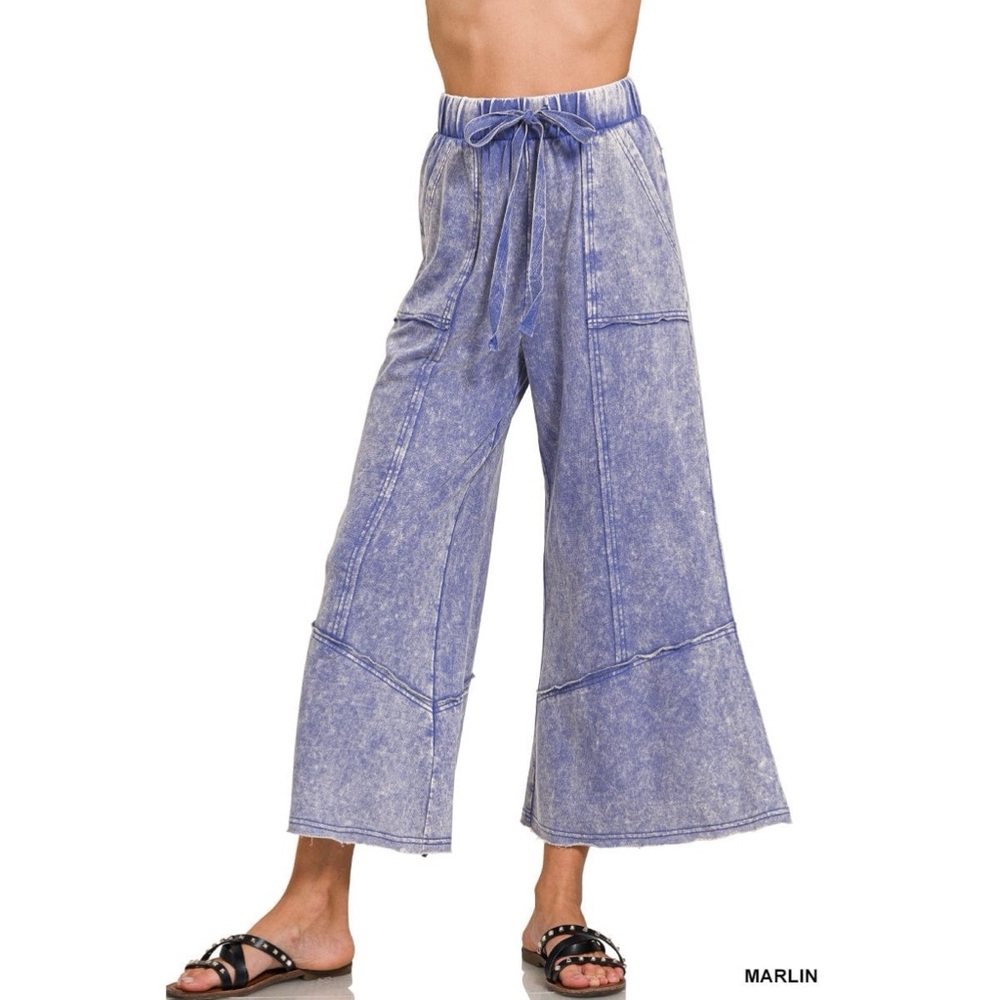 NWT Zenana Ladies MARLIN BLUE EXPOSED-SEAM FLARE HEM PANTS WITH POCKETS